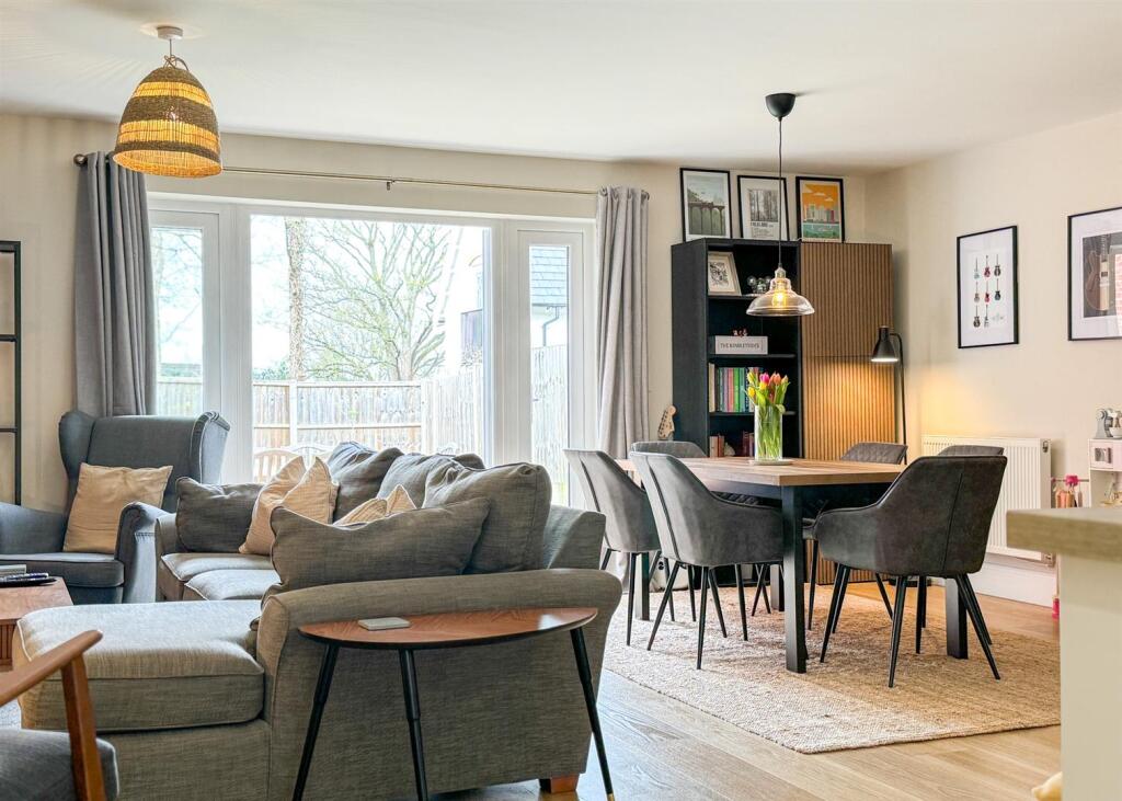 LIVING KITCHEN