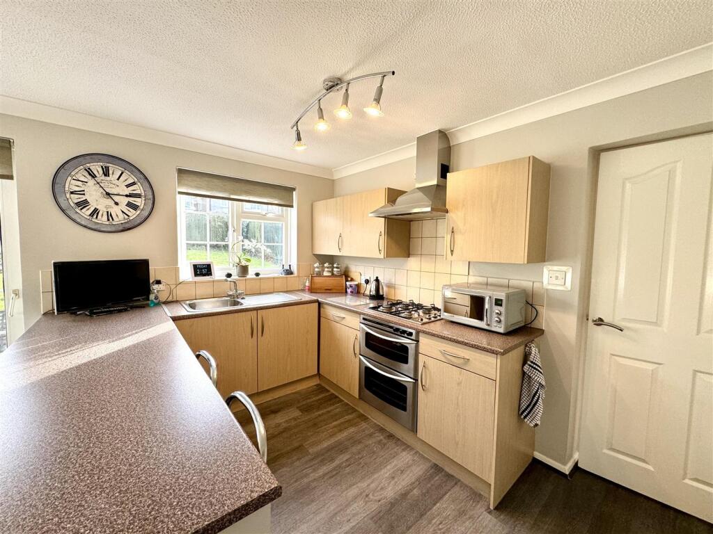 OPEN PLAN KITCHEN/DINING ROOM