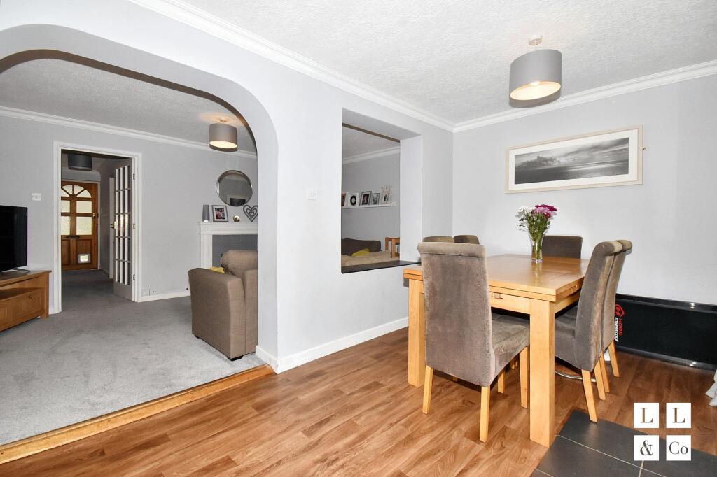 Sitting room with dining area