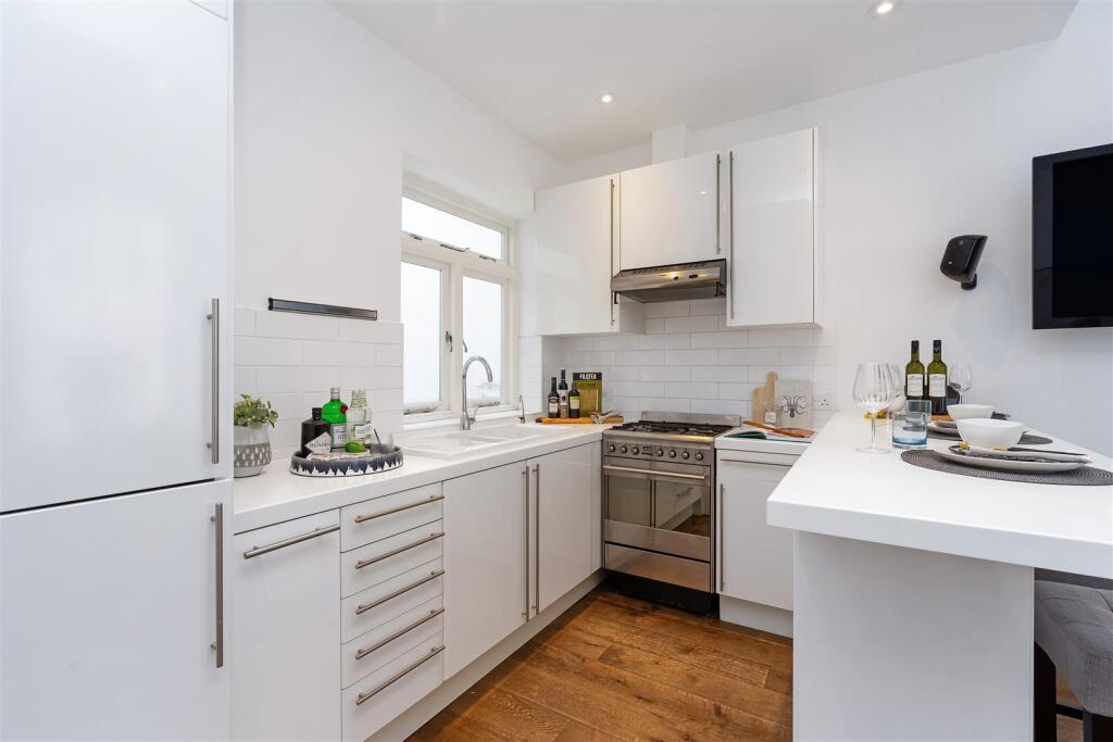 79101_Flat-2-53-Queens-Gardens-London (12).jpg