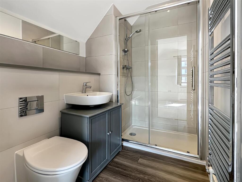 Bedroom 1, en-suite