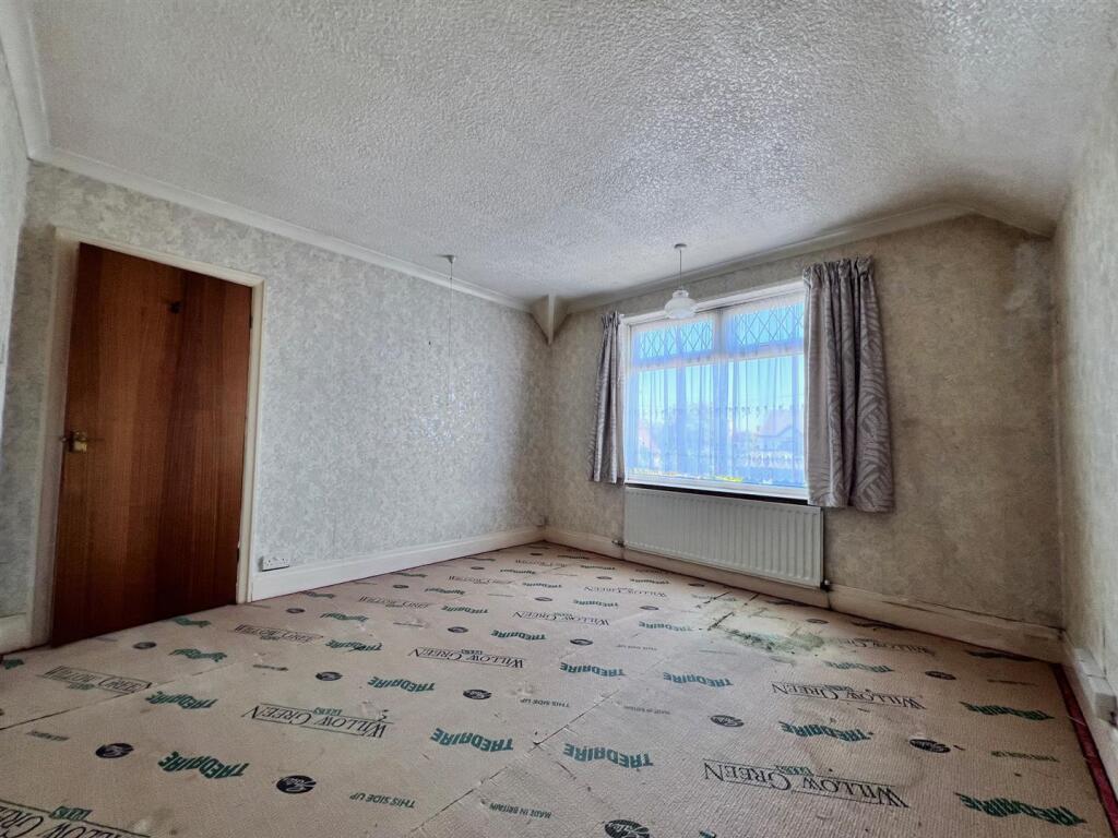 Front Bedroom 1 Alt b.jpg