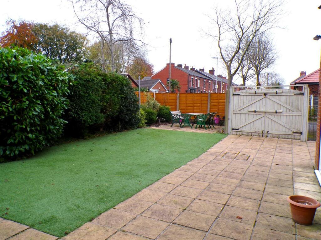 AshtonRd967gdn1.JPG