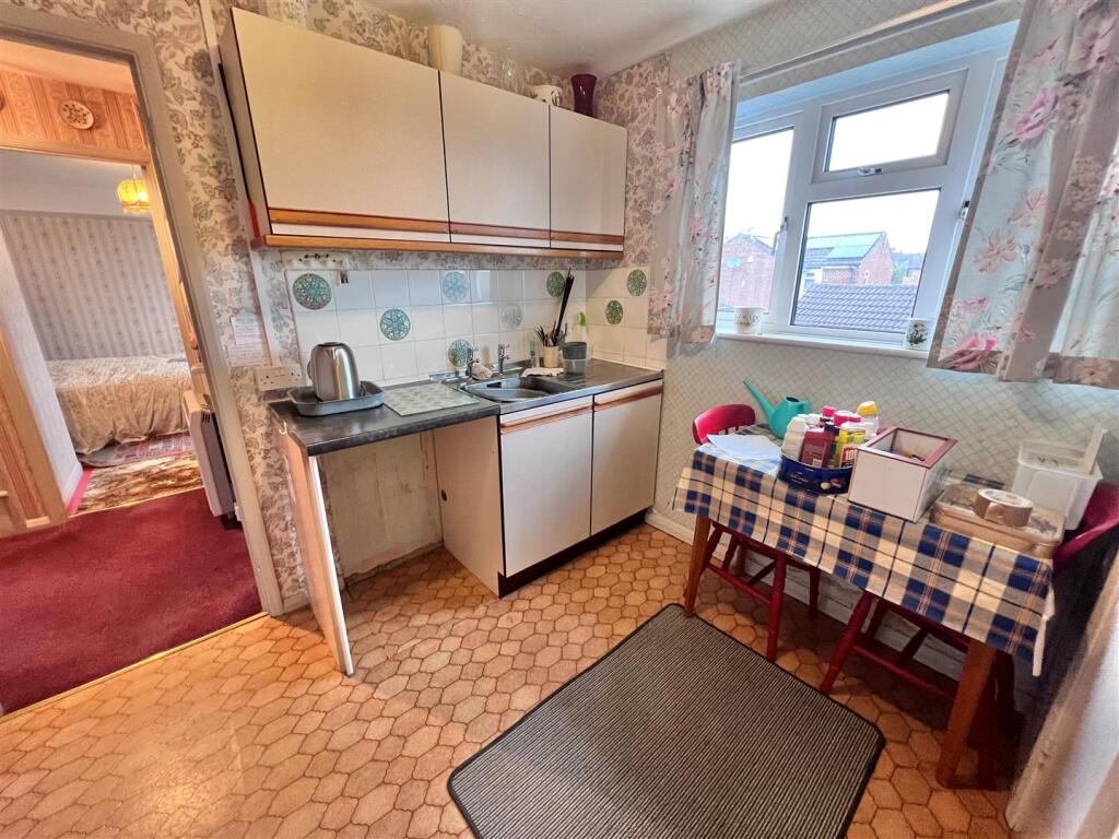 Kitchen 1.jpg