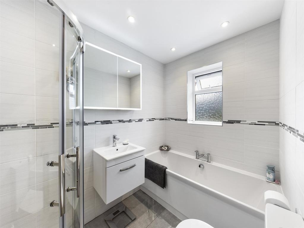 37 Penmere Drive Bathroom