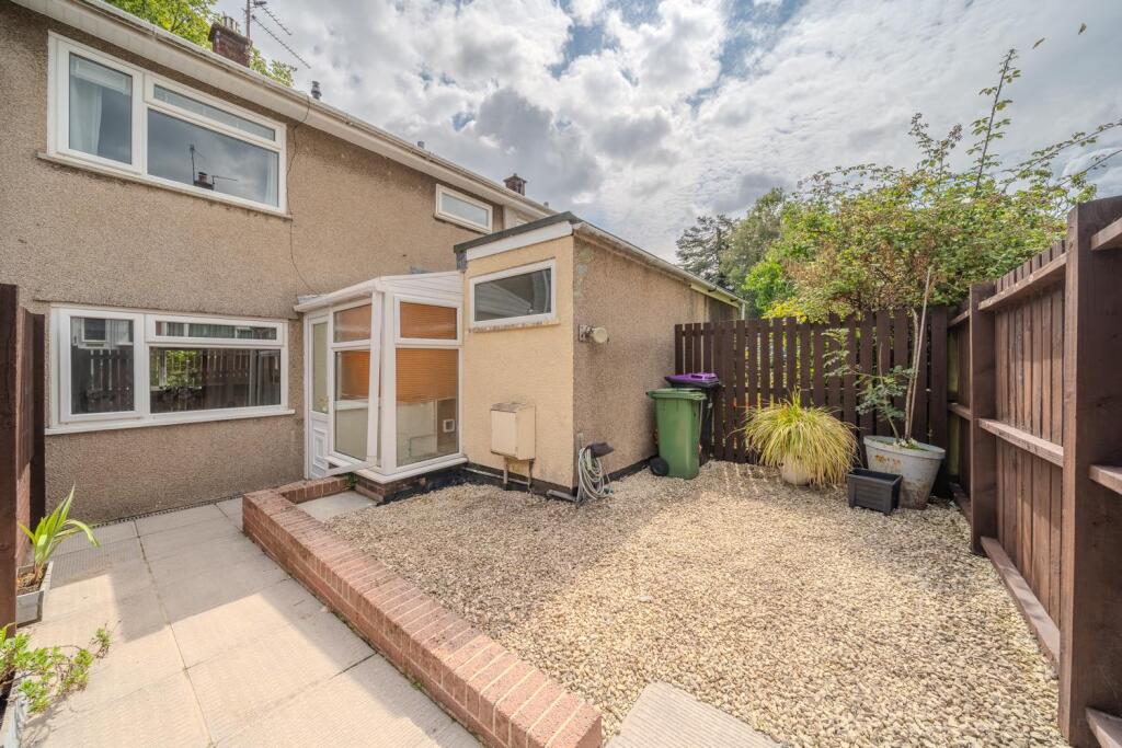 6 Canberra Close-18.jpg