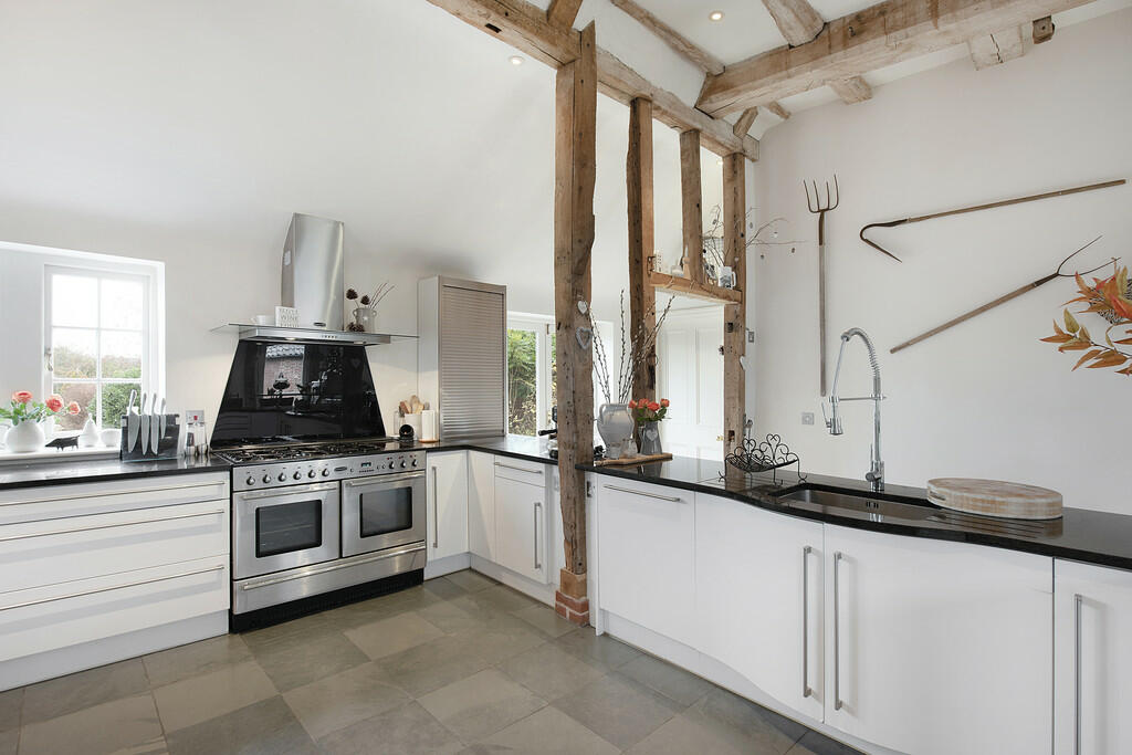 Manor Barn ph37