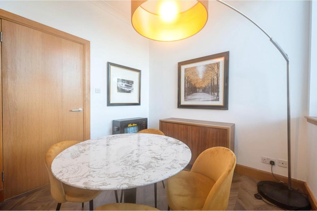 Dining Room/Bedroom