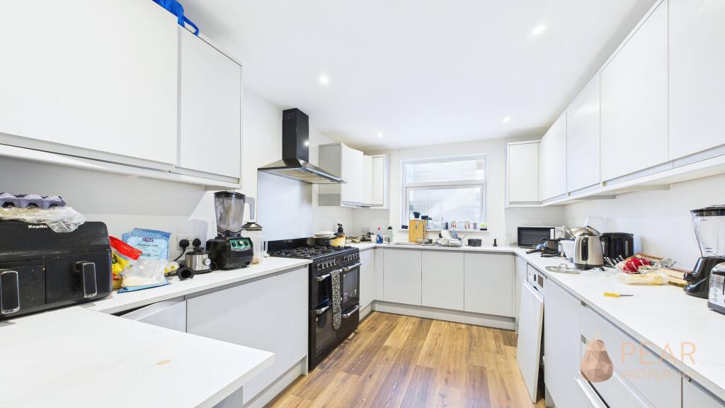 Communal Kitchen/Dining Area