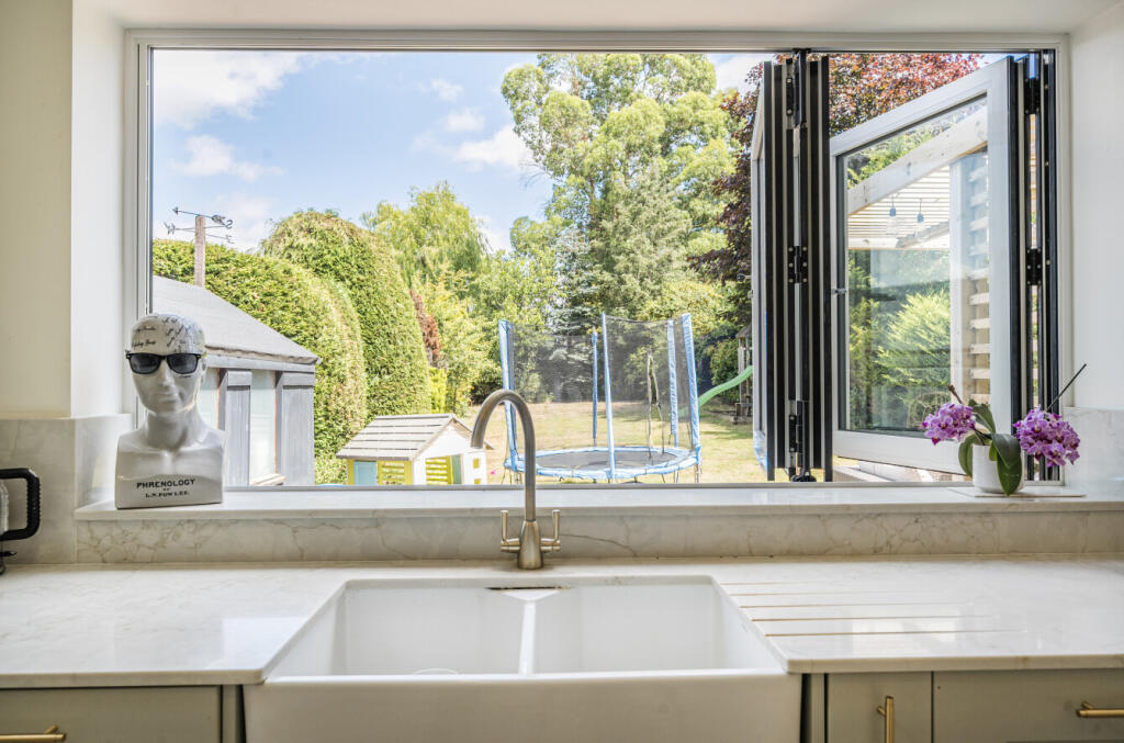 1312979-24-685b0d...