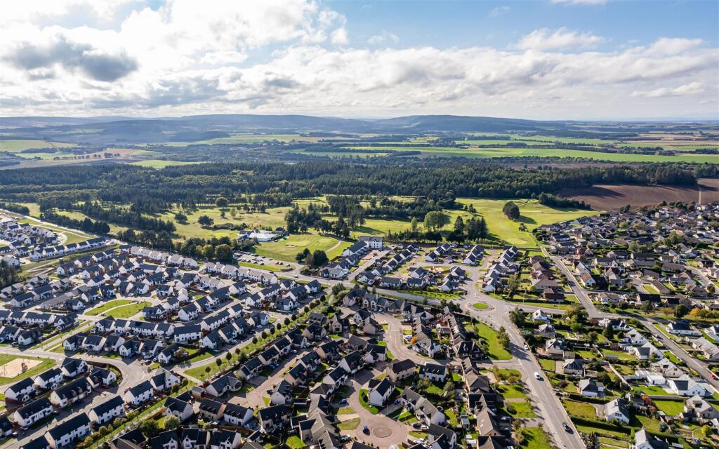 Birnie Road &amp; Golf Club