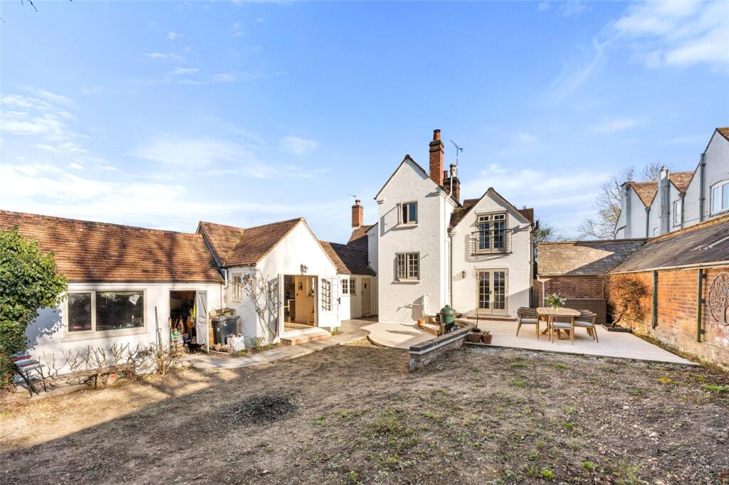 Distant Garden To Ho