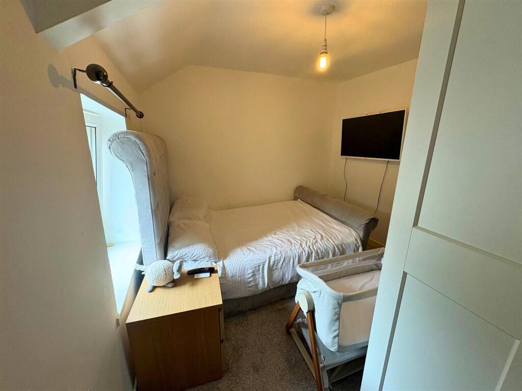 Bedroom 2c (edit).jpg