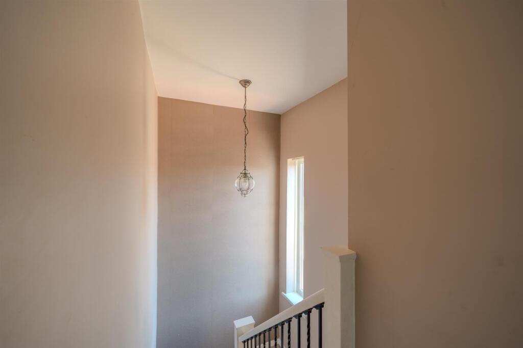 11 Greenfield Close-7.jpg