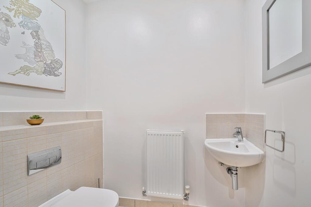 1297268-12-683855...