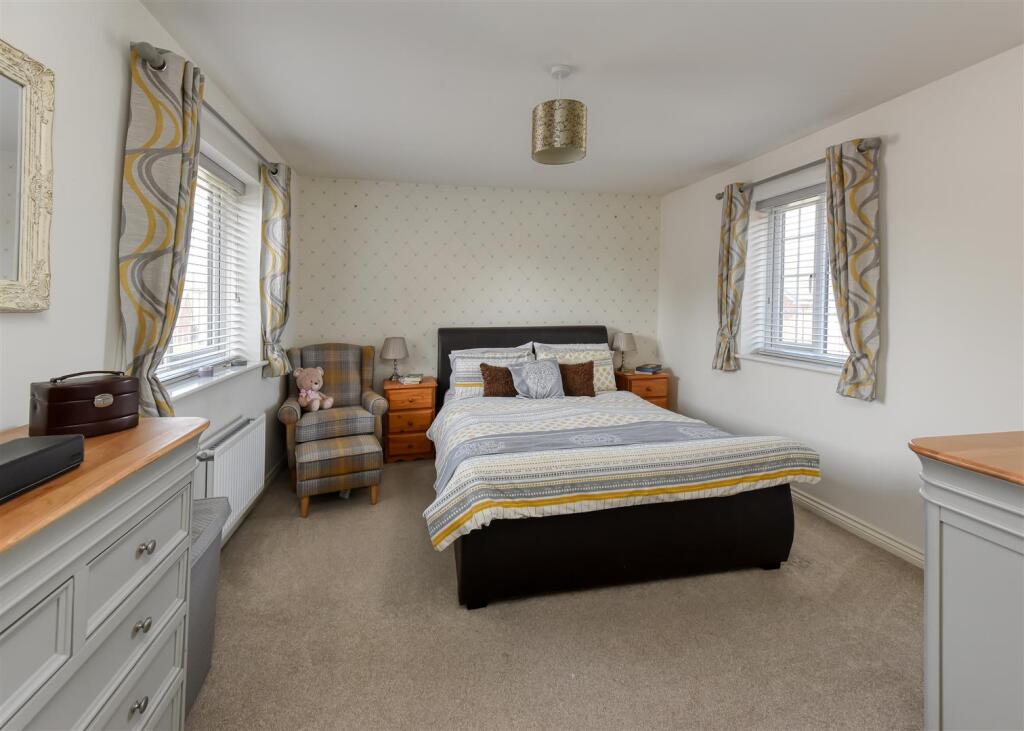 45 Sandy Lane-bed1.jpg