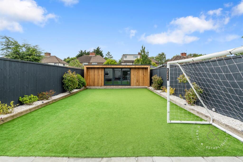 St Asaph Close, HernCrabtree (17).jpg