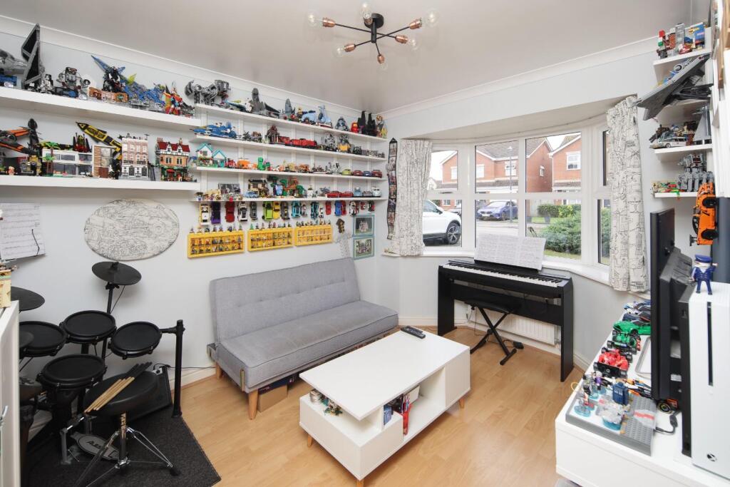 9 Mark Antony Drive Cv34-9.jpg