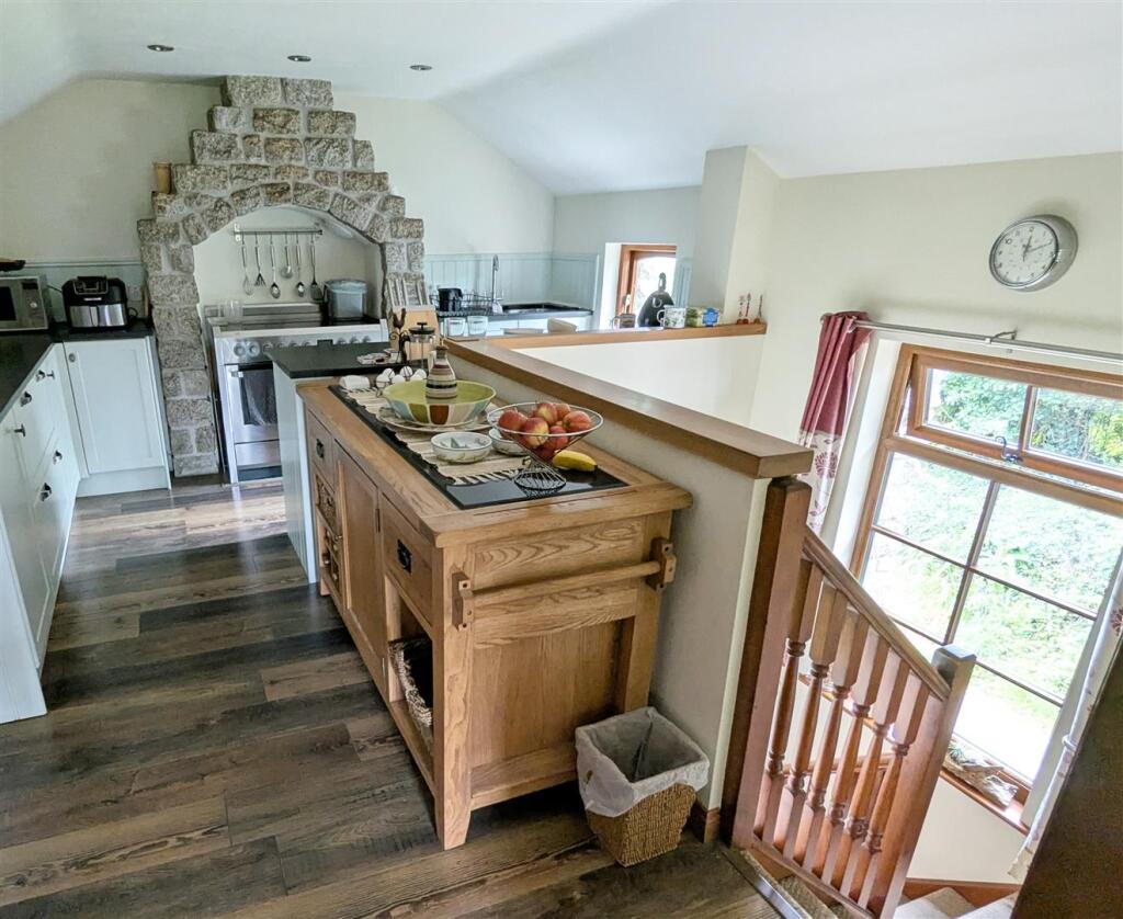 Kitchen: