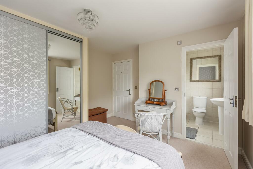 Shepherds_Hill_6_Bedroom_1-2[1].jpg