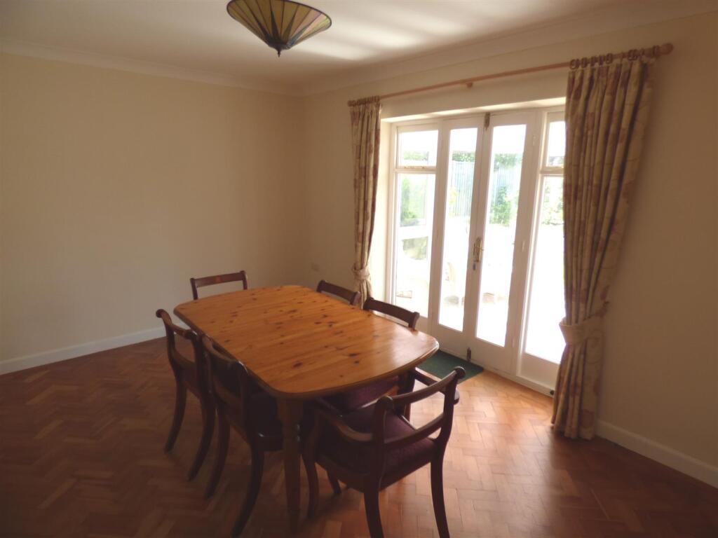 Dining Room.JPG