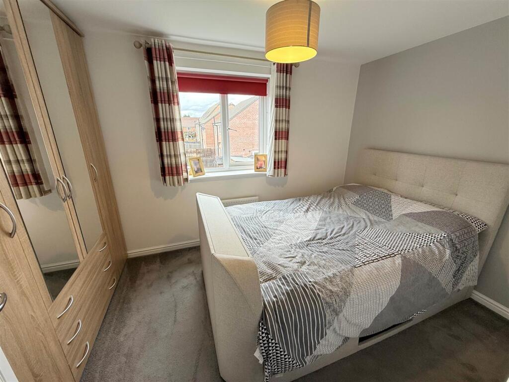 BEDROOM 2