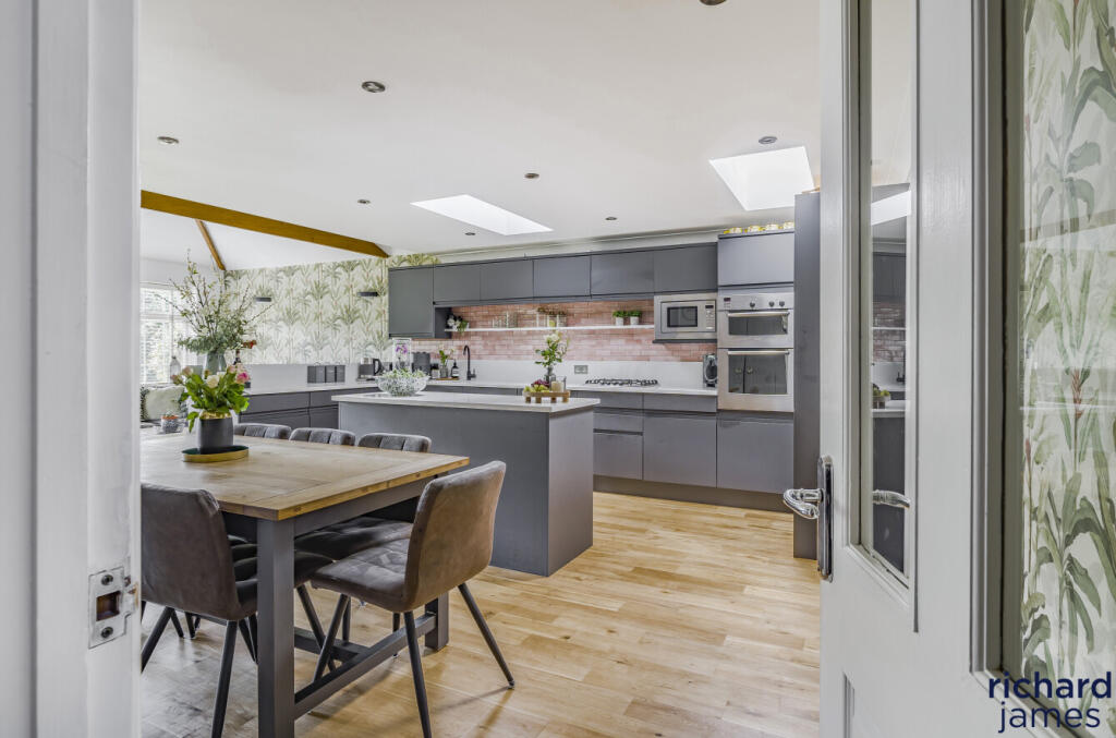 0f47b418-d24d-497...