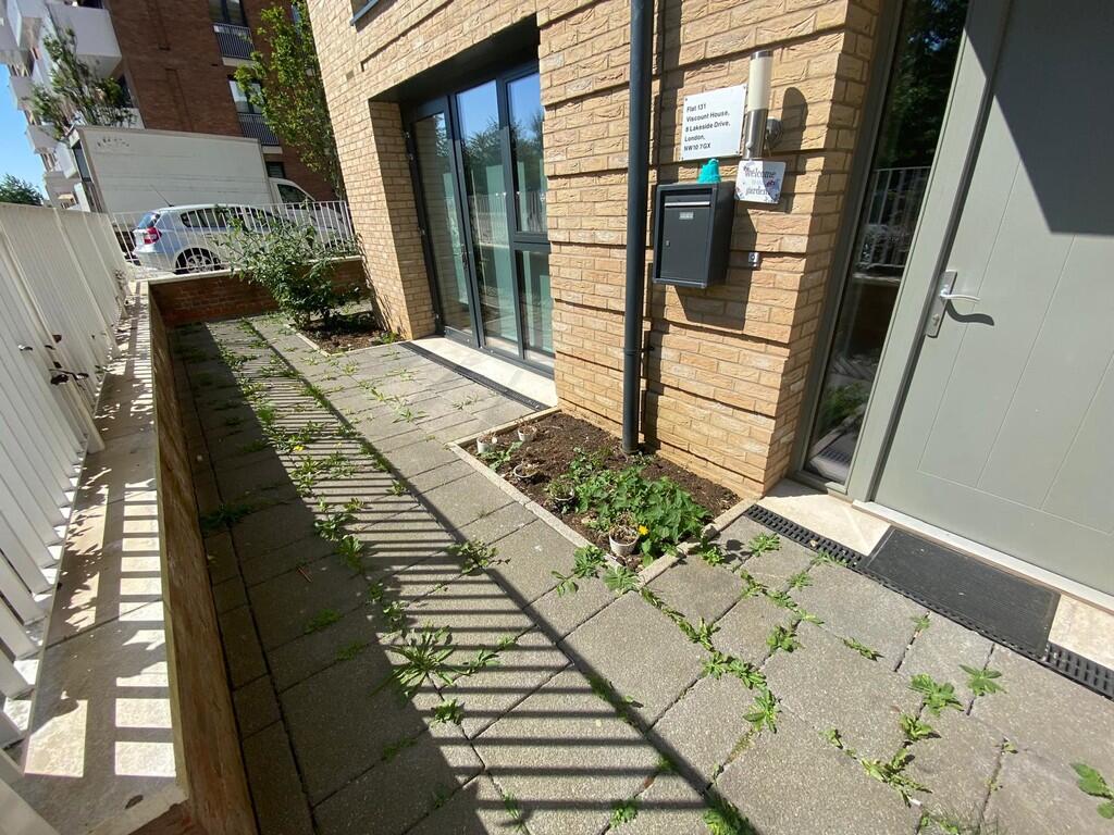 eb4d924d-6afc-4b5...