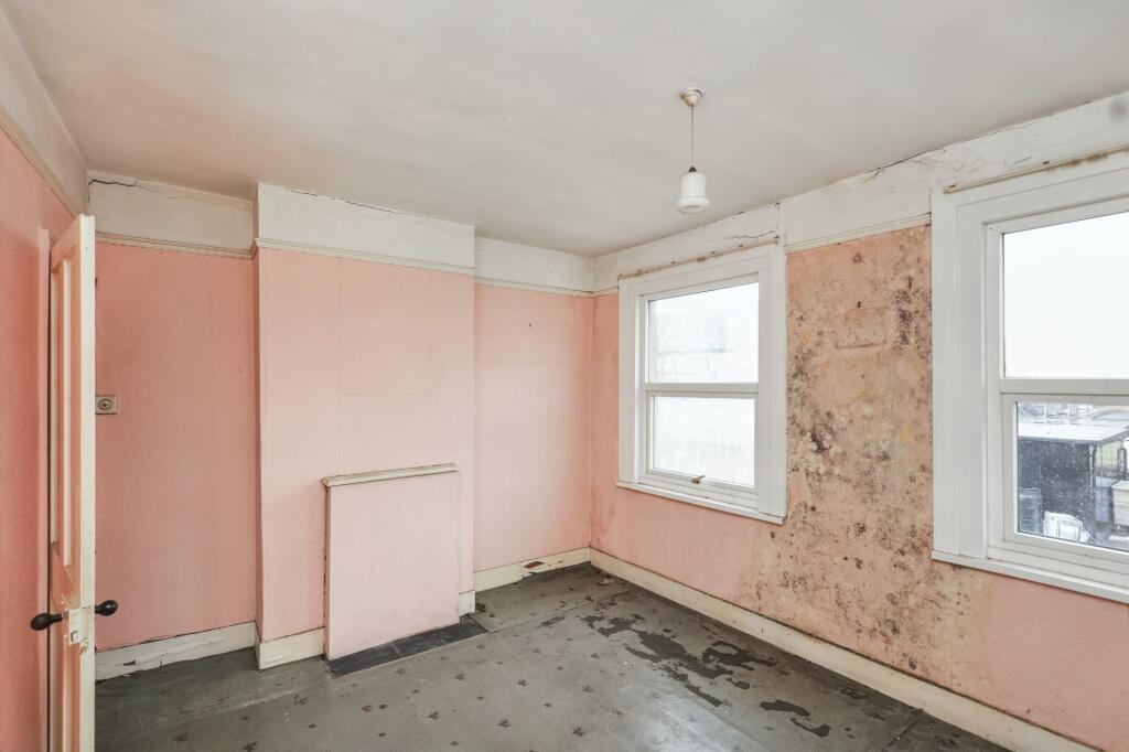 6 Tramway Avenue, Edmonton, N9 8PE