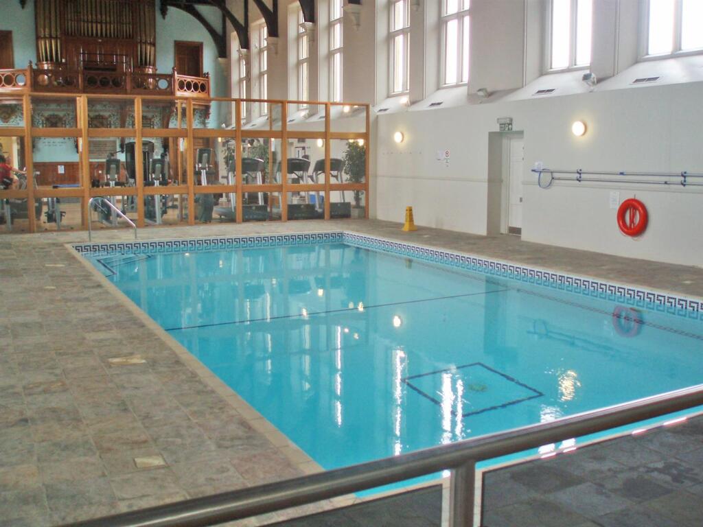 RESIDENTS POOL
