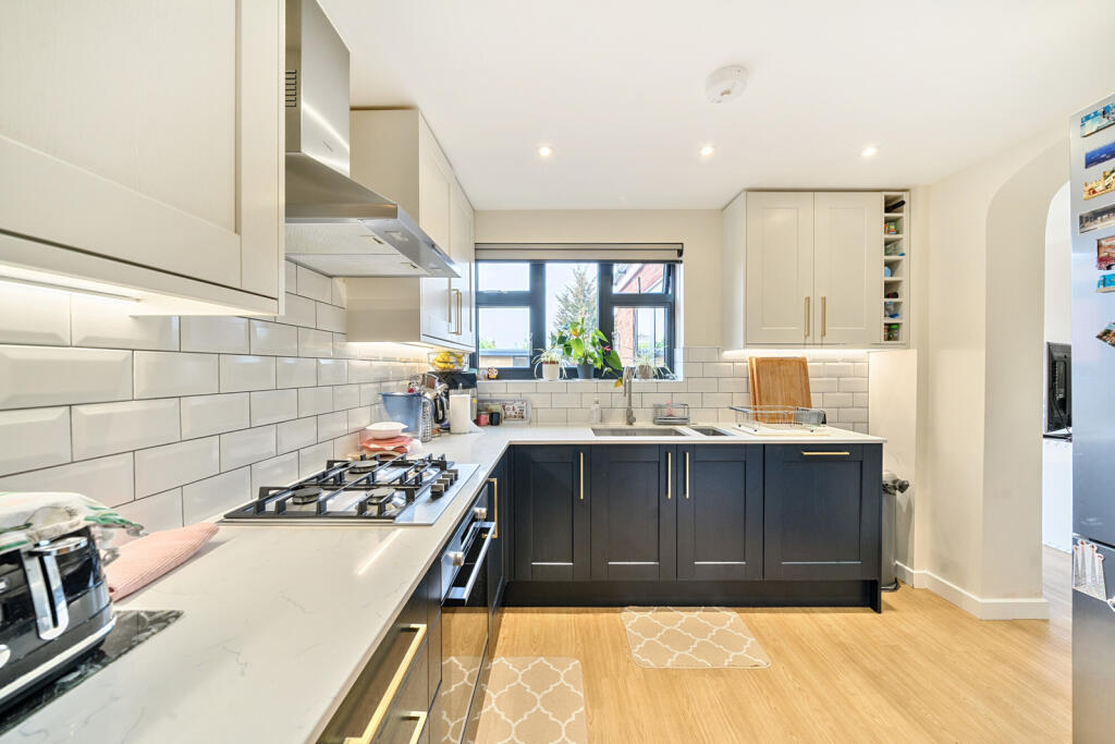 1295586-7-682611b...