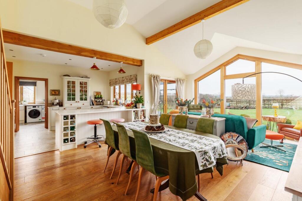 Living area through to kithcen