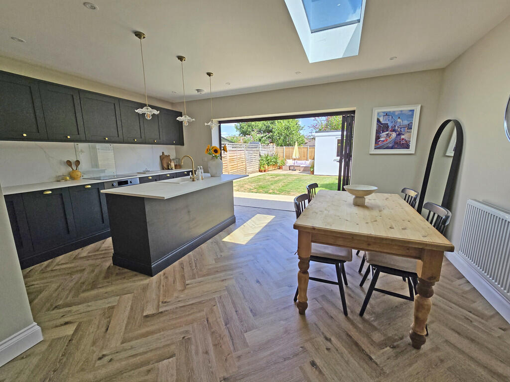 KITCHEN DINER 3