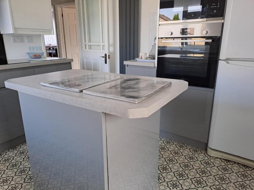 kitchen1.jpg