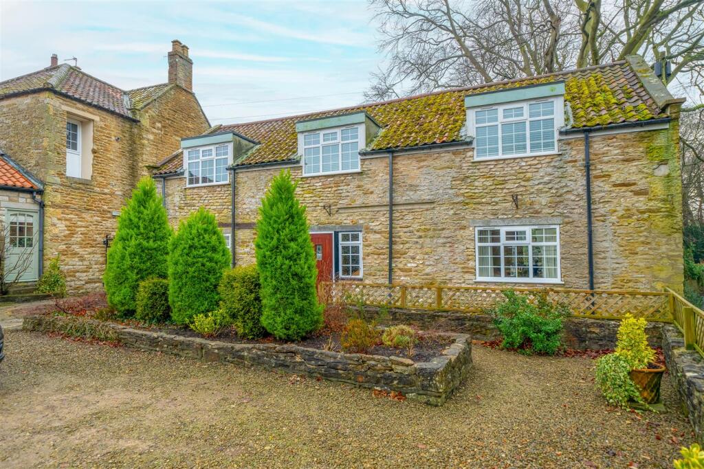 24235 The Coach house-002.jpg