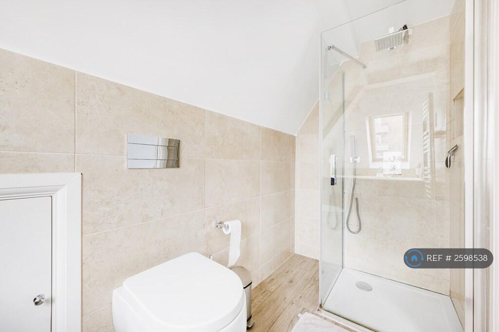 En Suite Shower Room (Picture 2)