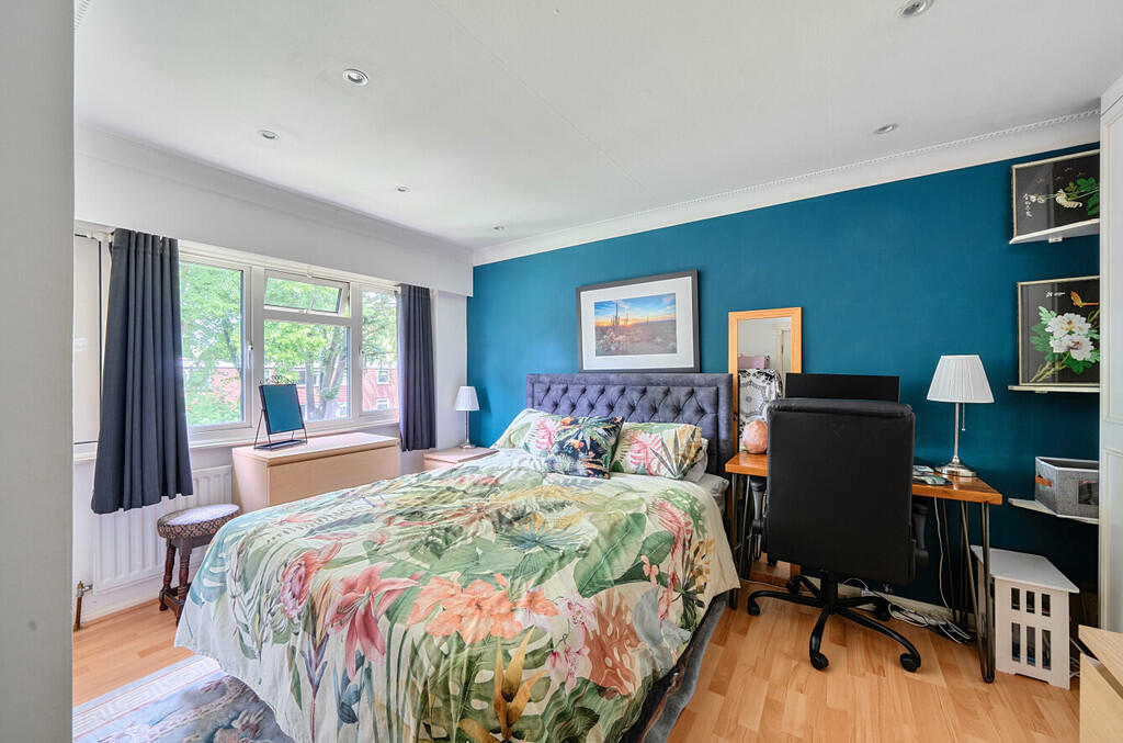 1299837-5-683706c...