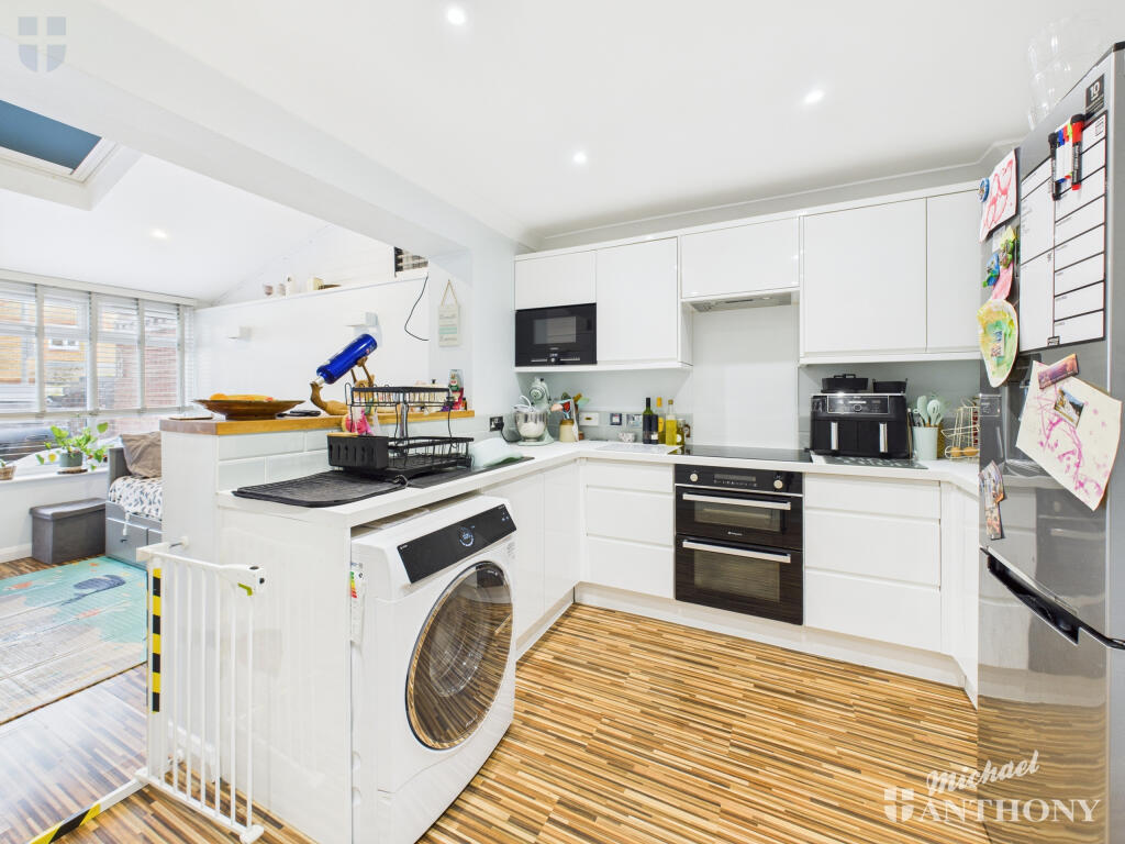 CAM03852G0-PR0429-STILL019