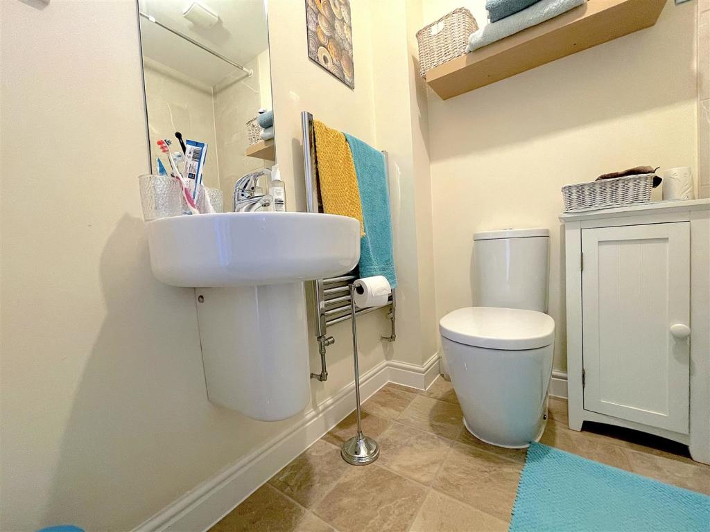 Family Bathroom (2).jpeg