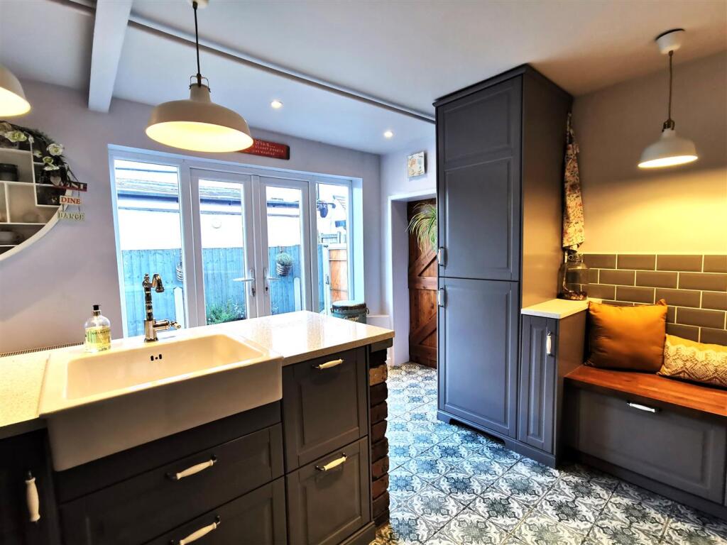 kitchen 3.jpg