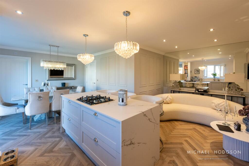 60 Leighfield-16.jpg