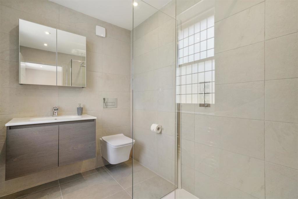 Ensuite 1.jpg