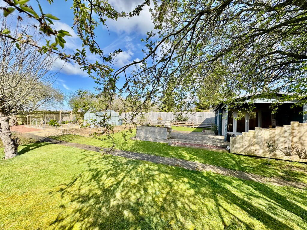 Lawn &amp; Summer House 