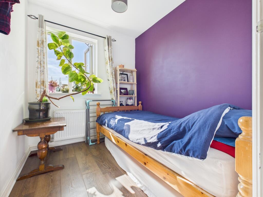 CAM03729G0-PR0091-STILL016