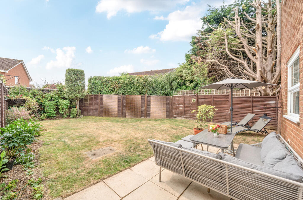 1294019-10-682dcd...