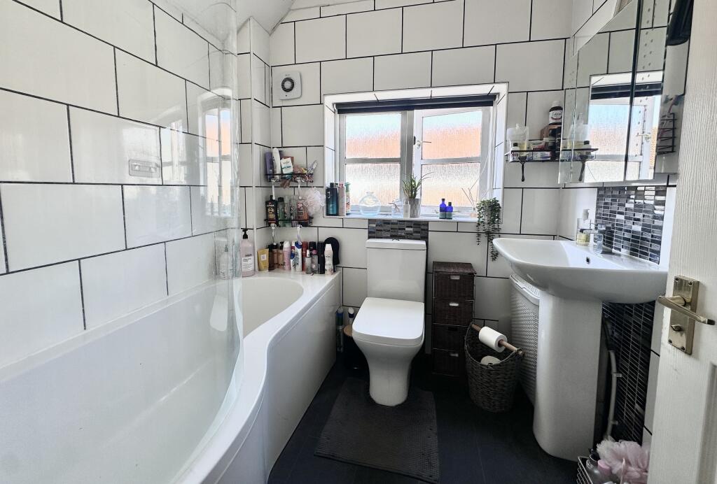 Family Bathroom 2