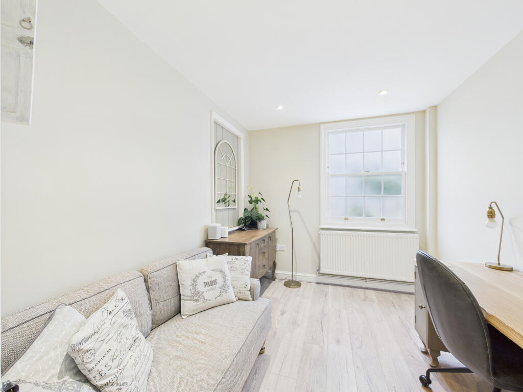 CAM01354G0-PR0600-STILL017