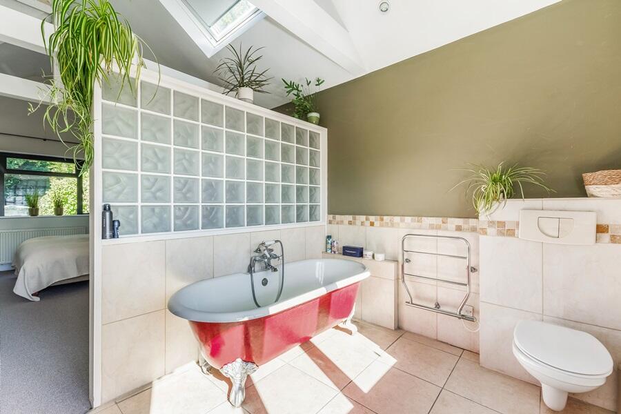 En-suite bathroom
