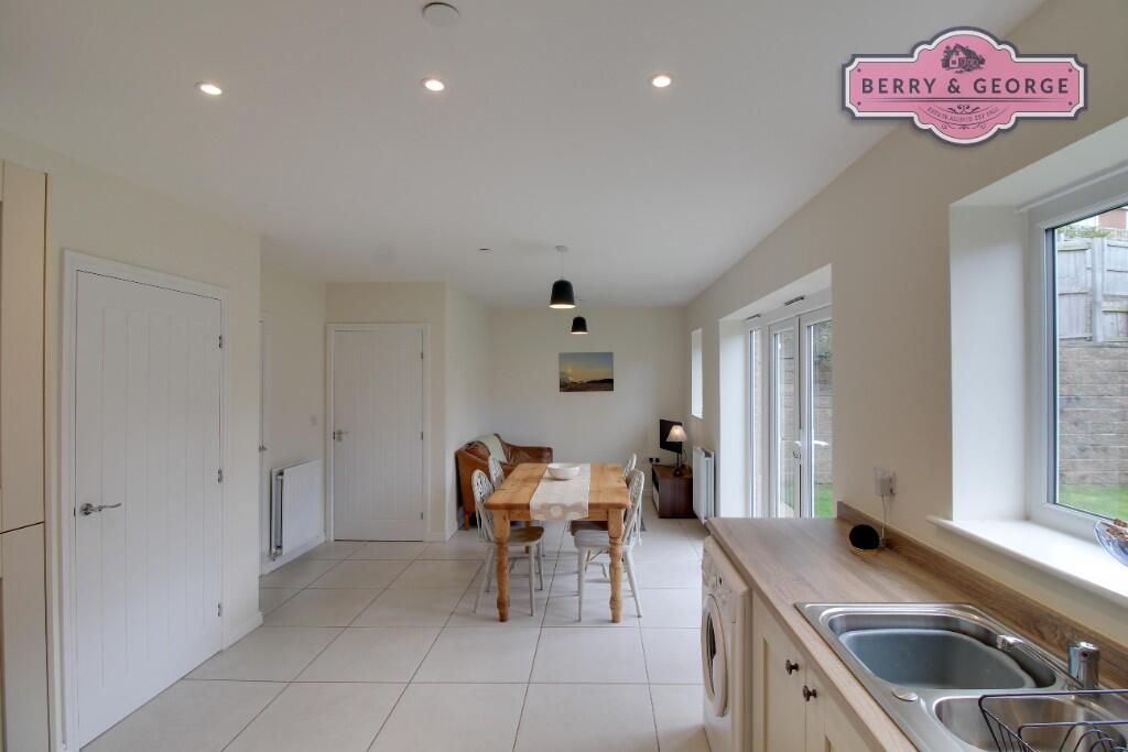 KITCHEN / DINER