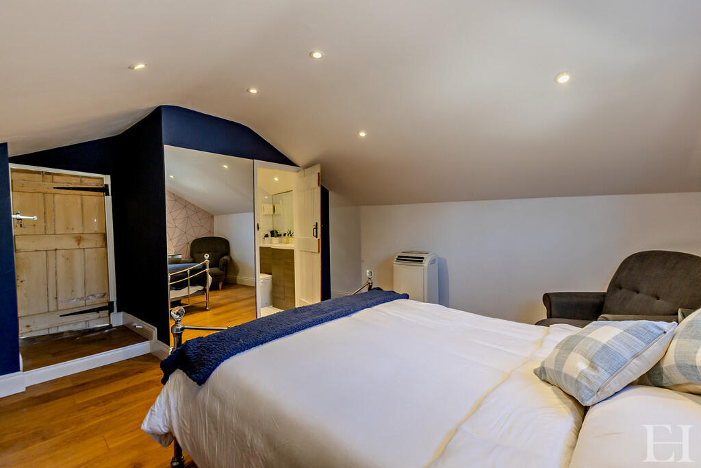 8638920-interiorW...